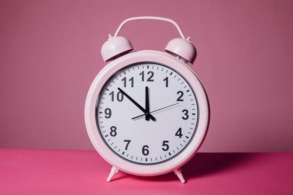 Cara Penulisan Jam Dalam Bahasa Inggris Lengkap dengan Contohnya