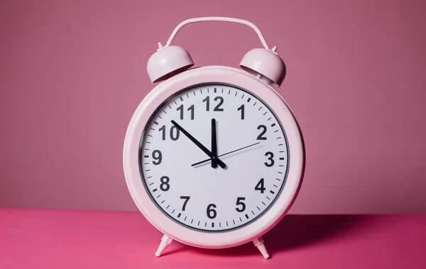 Cara Penulisan Jam dalam Bahasa Inggris Lengkap dengan Contohnya