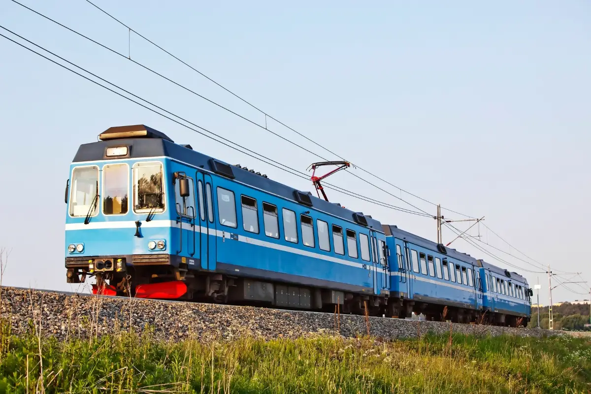 Pergi ke ke Kampung Inggris Pare dari Bandar Udara Internasional Juanda Kereta Api