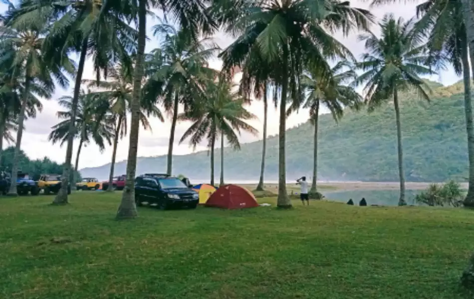 Pantai Ngulungwetan Trenggalek