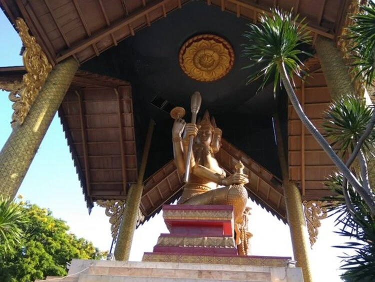 Fasilitas di Patung Budha 4 Rupa