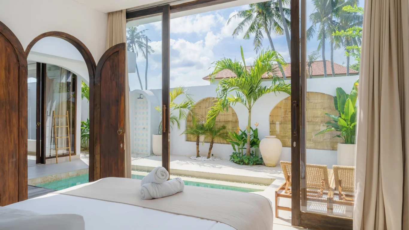 Managing Power Load in Bali Luxury Villas: Week-One Events, Cooking, and AC Comfort